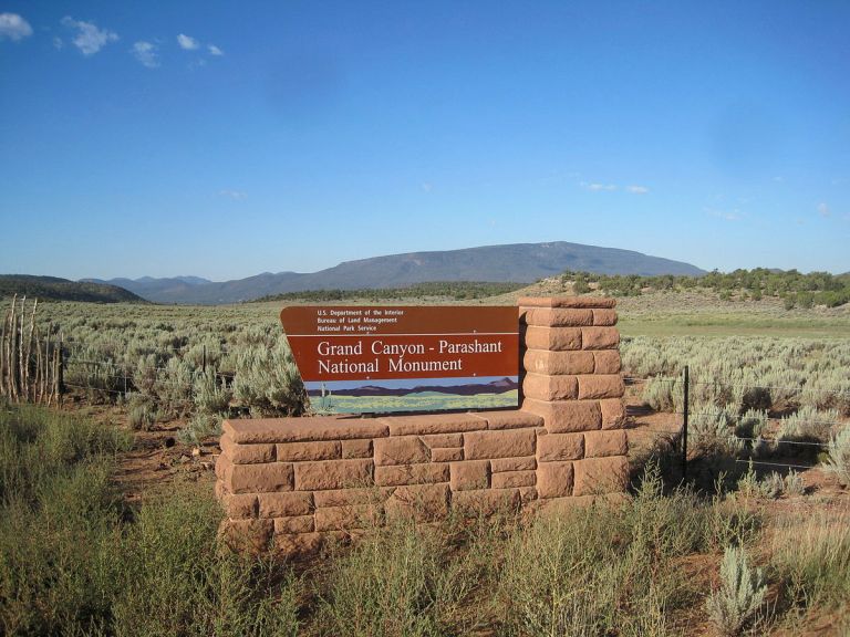 1200px-grand_canyon_parashant_sign2c_arizona